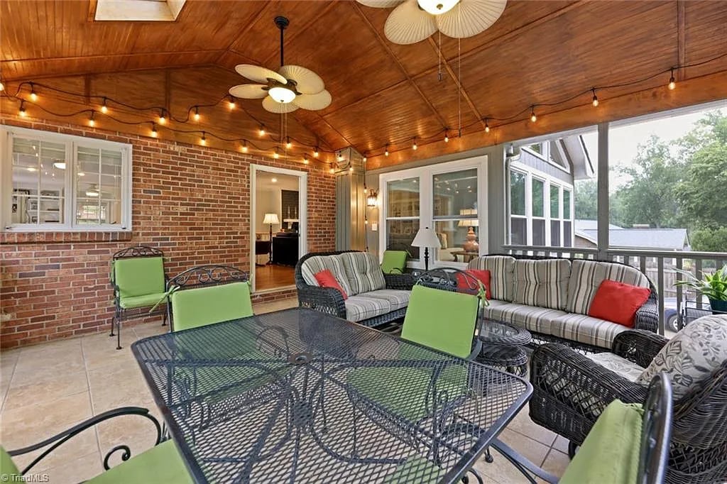 621 Nokomis Ct
