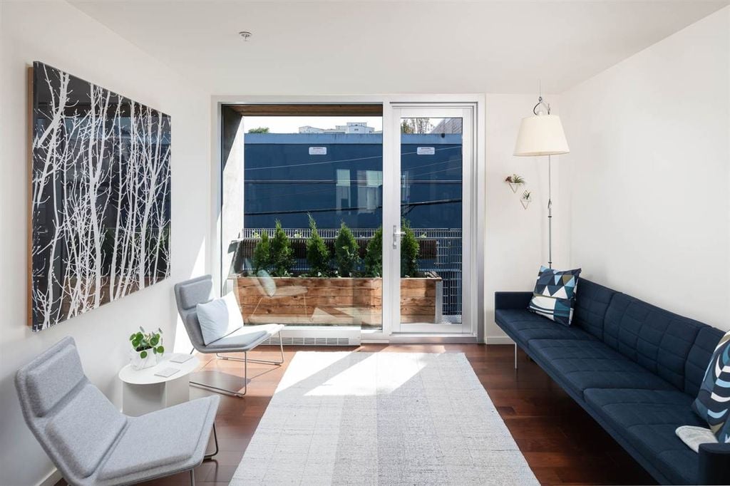 850 W 8th Ave, #7