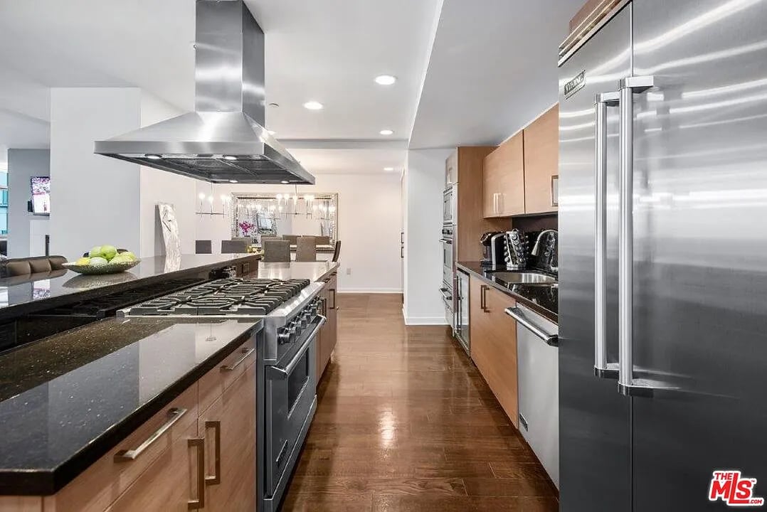 13650 Marina Pointe Dr #1806