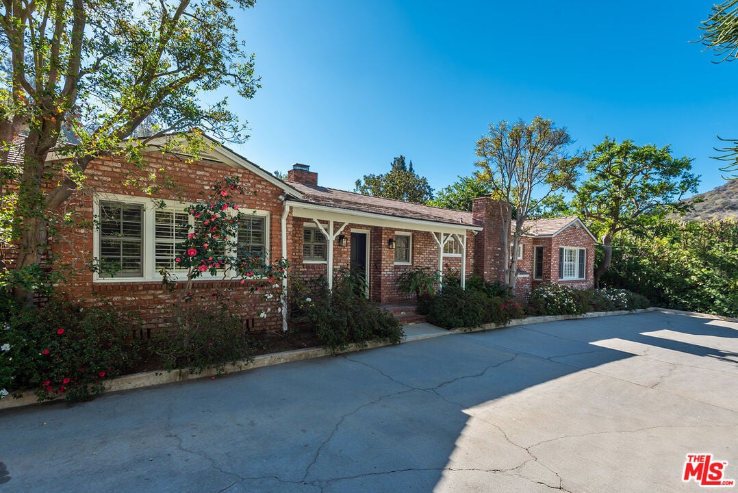 9566 Cherokee Ln