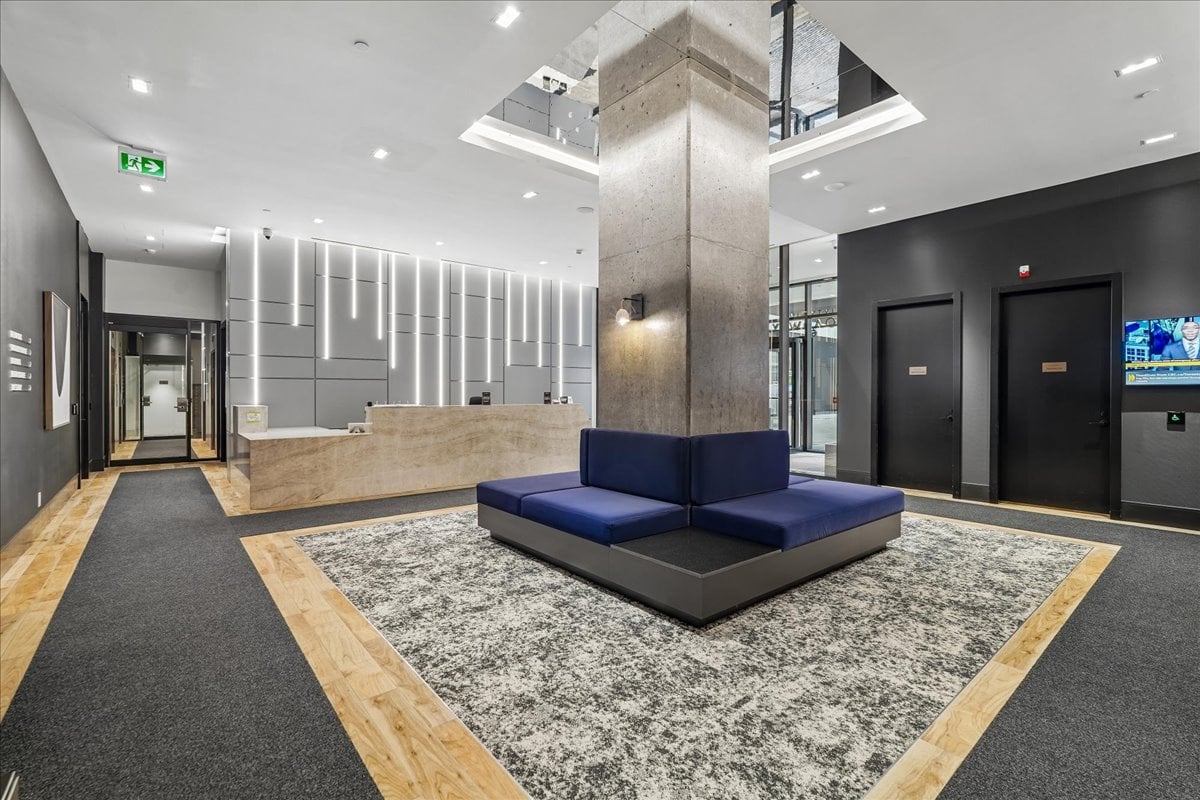 2-bedroom, 2-bathroom CORNER suite