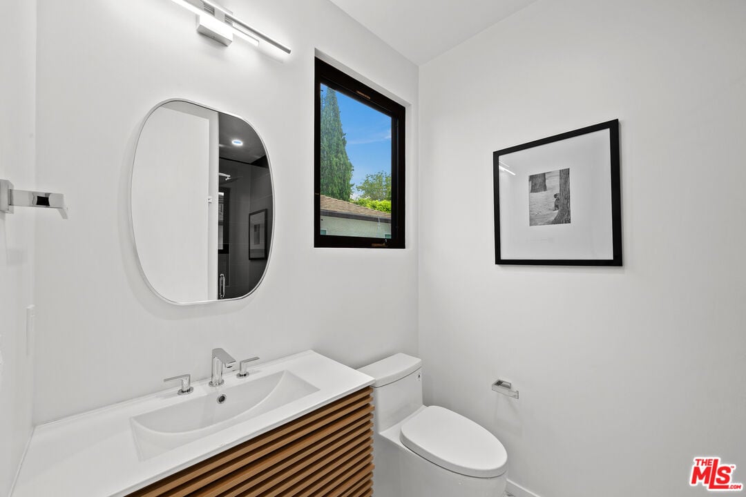 Castle Heights Pl, 90034