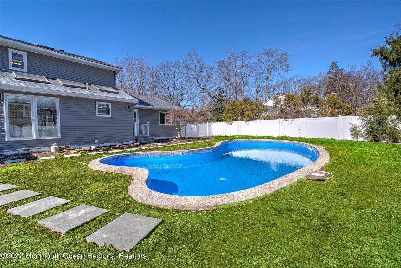 36 Kensington Dr