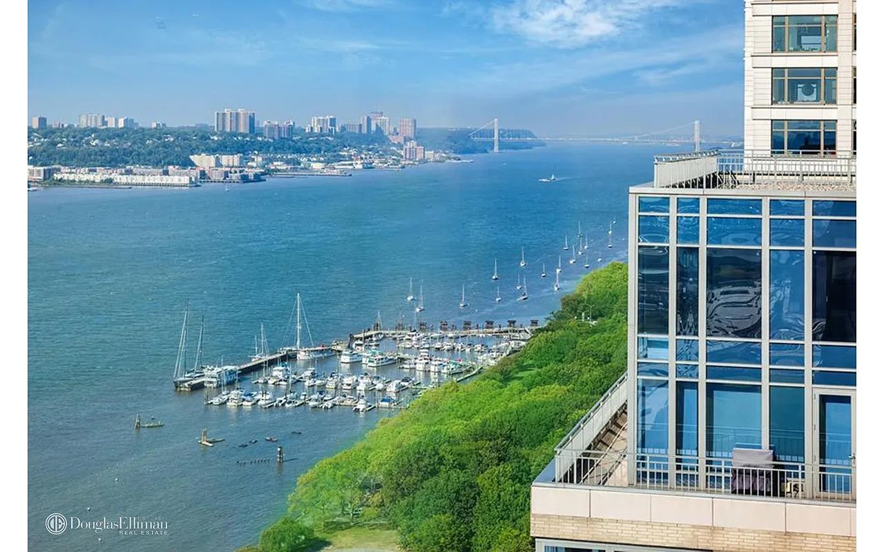 200 Riverside Blvd, #32C