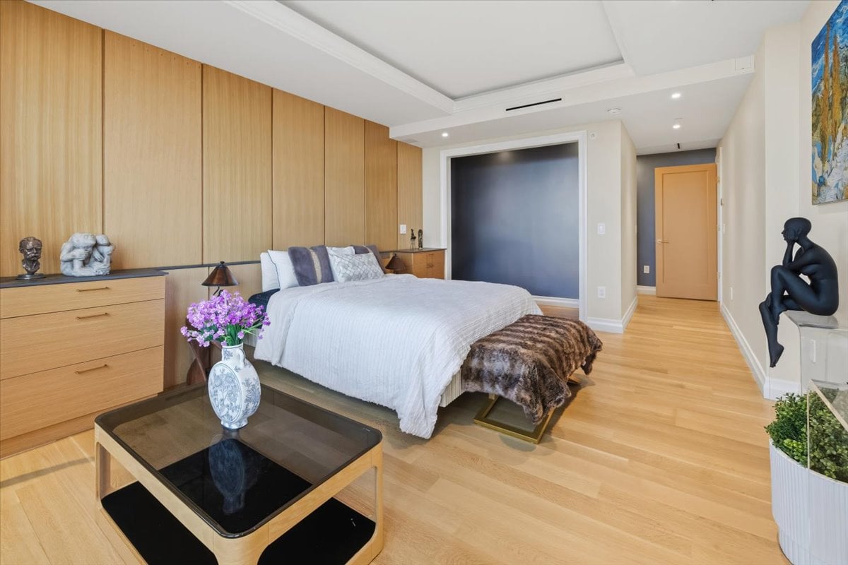 100 Carlyle Drive VG6