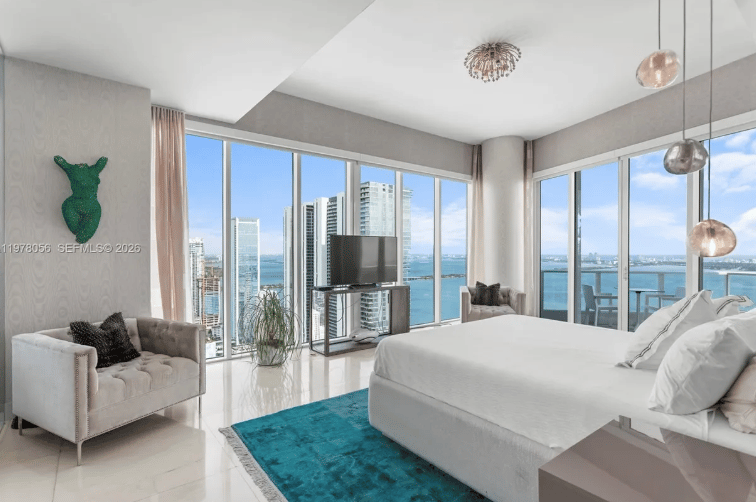 LUXURY IN THE MIAMI SKY