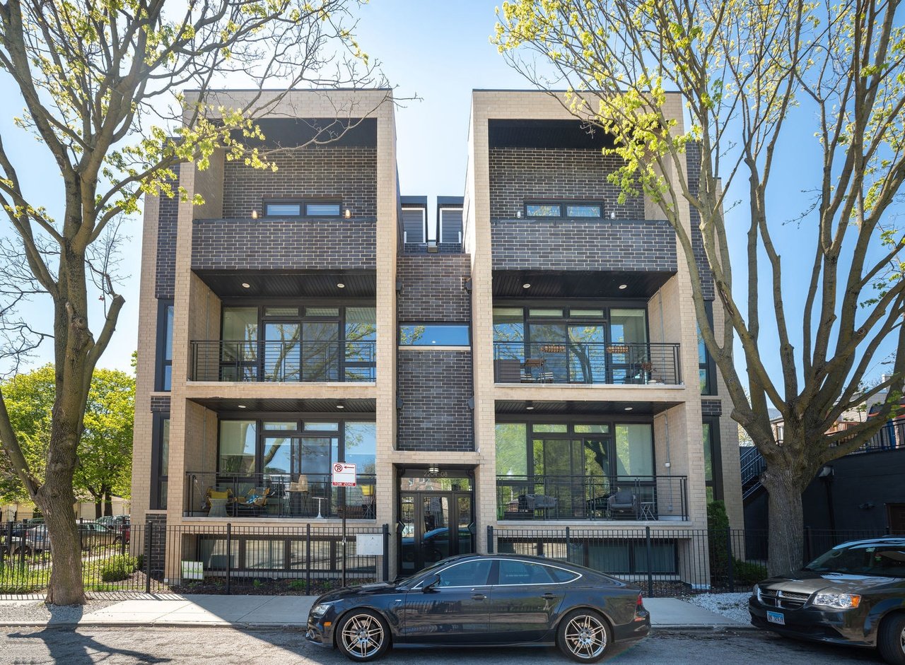 2208 N Oakley AVE 2S