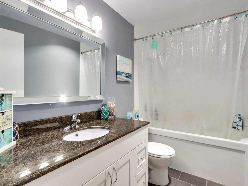 310 E 3rd St, #209