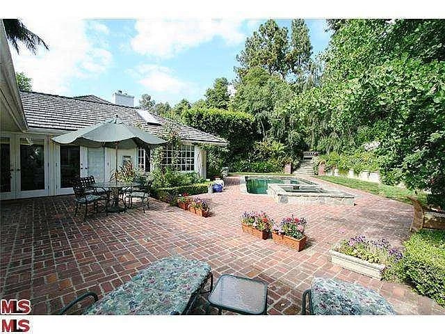 1142 San Ysidro Dr