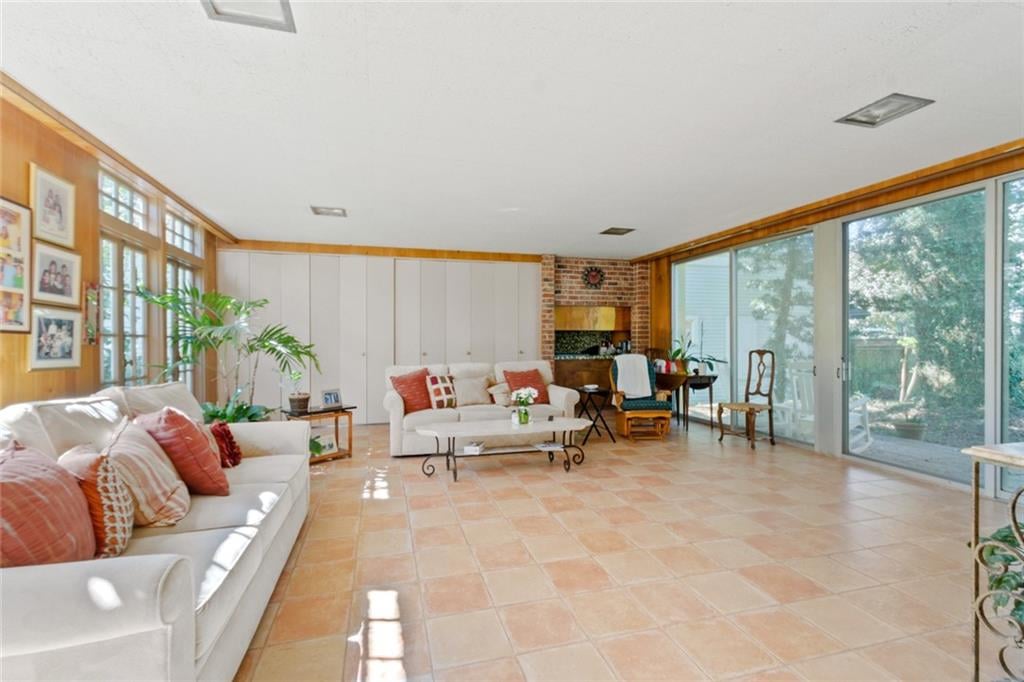 354 Walnut St