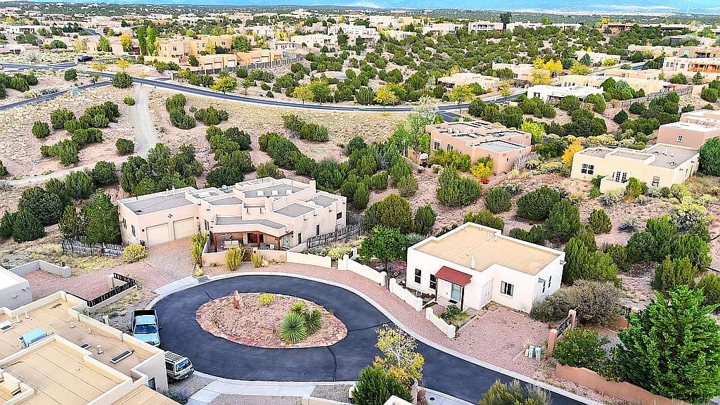 Aldea De Santa Fe Neighborhood