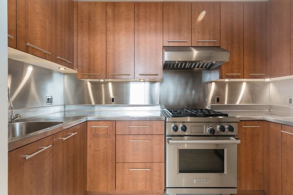 480 Robson St, #1901