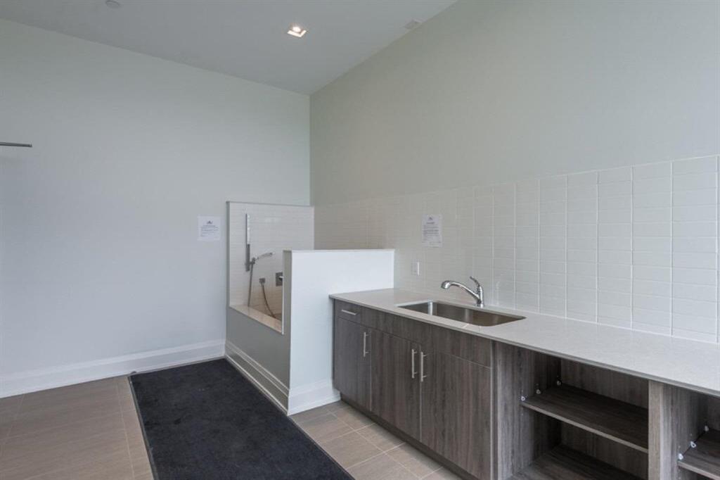 #246 - 555 William Graham Drive