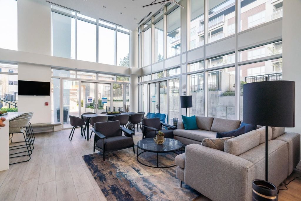 525 Foster Ave, #403