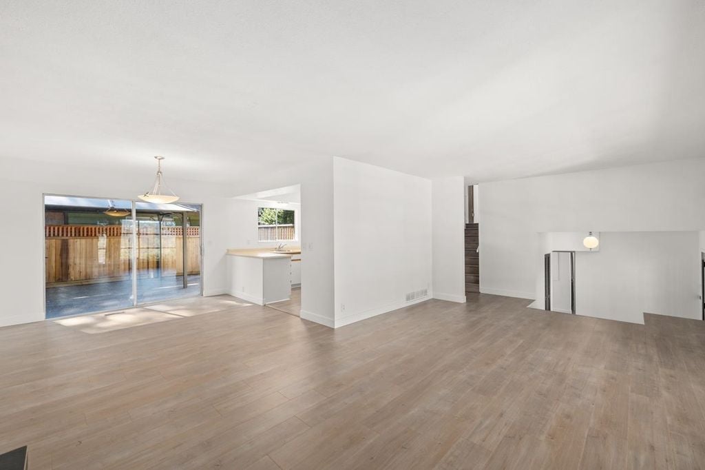 2180 Park Crescent
