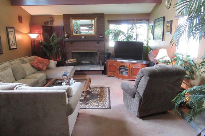 1926 Yorba Dr