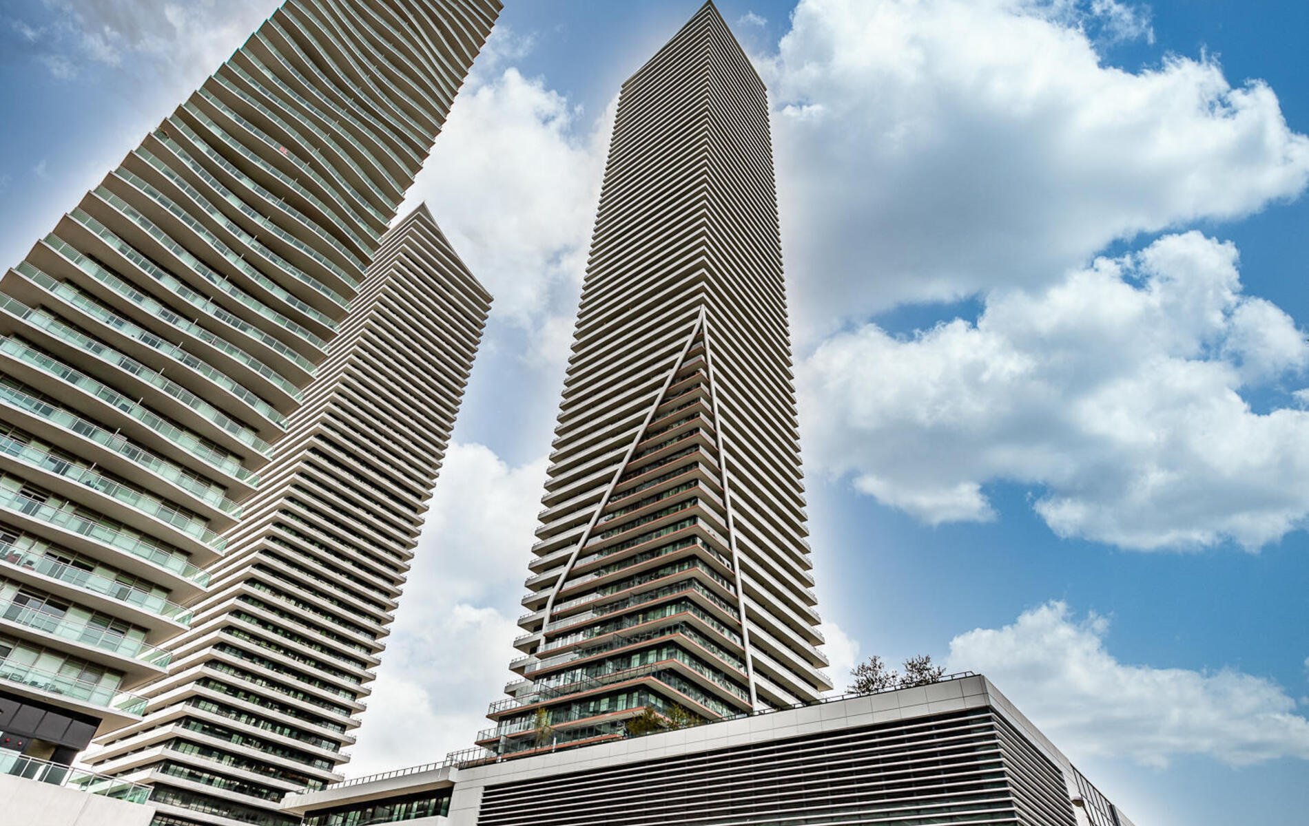 30 Shore Breeze Drive Unit: 2213