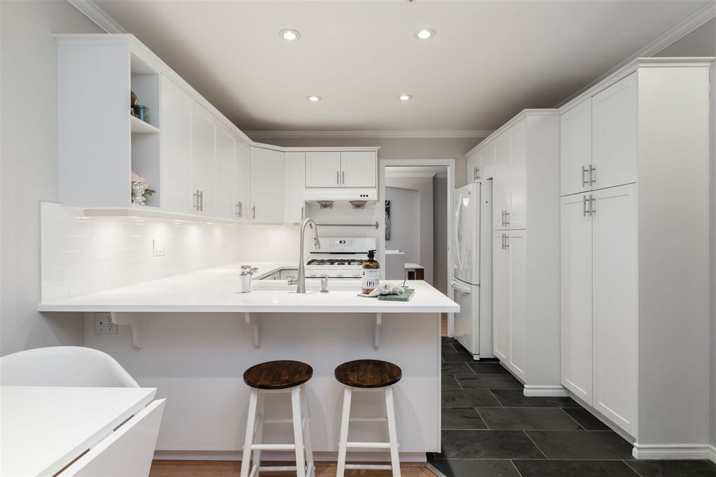 786 W 69th Ave