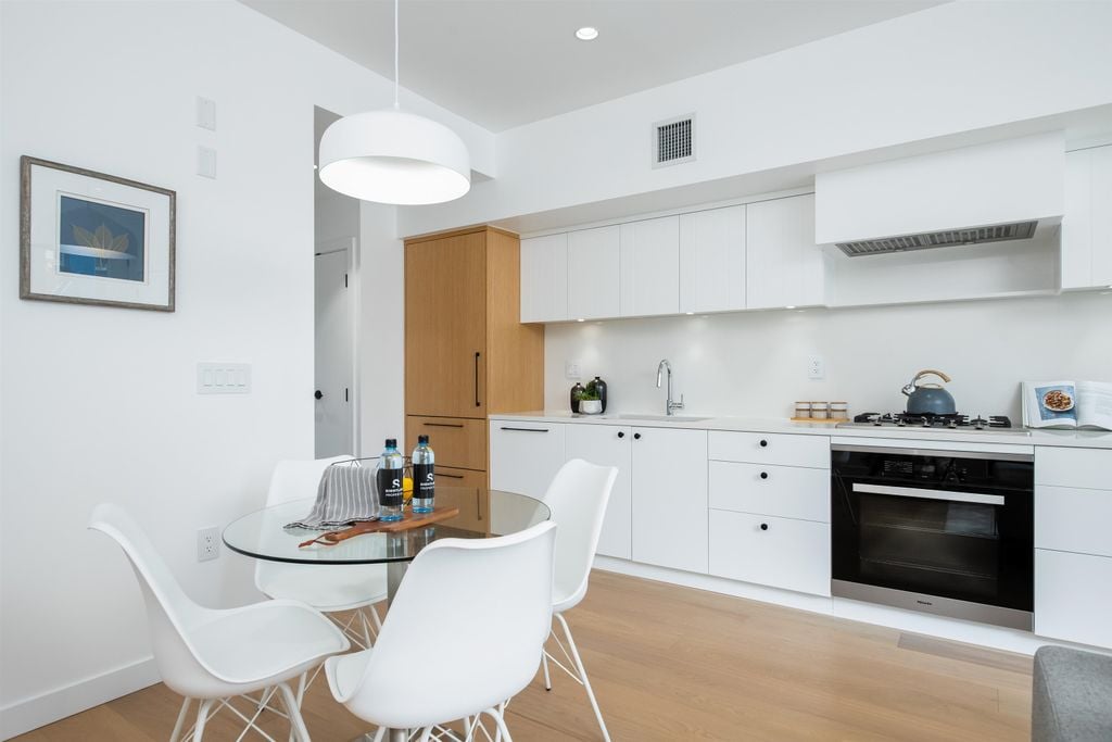66 W King Edward Ave