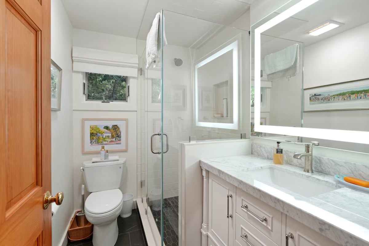 Renovated Oak Bluffs Retreat With Lagoon Access