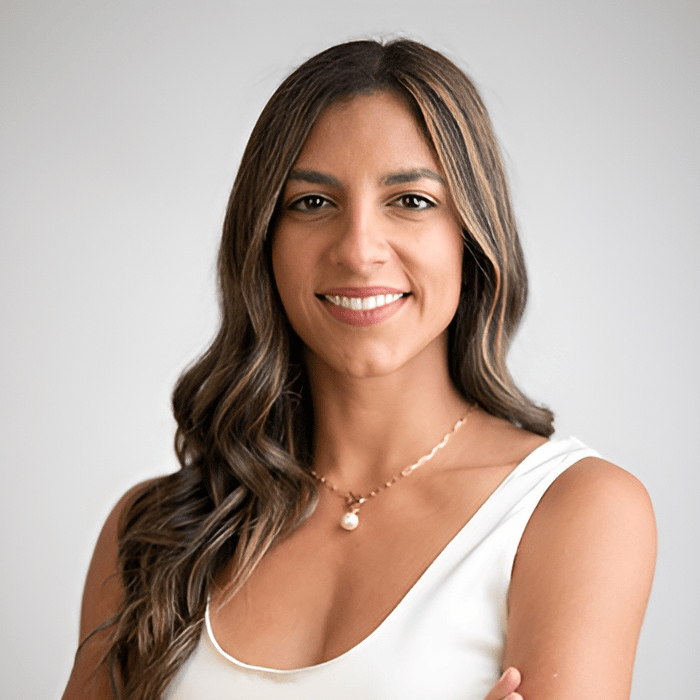 Verónica Vélez Dorado, PR Real Estate Agent Headshot