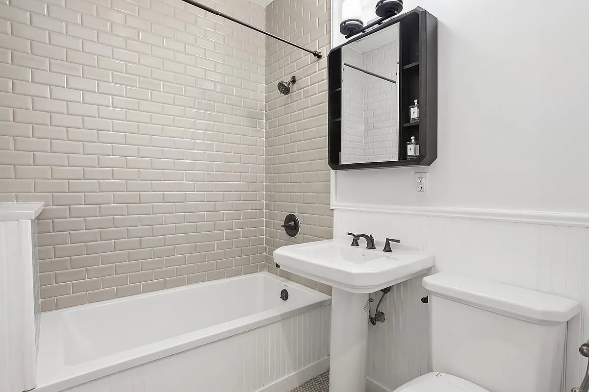 Lofty One Bedroom in Clinton Hill