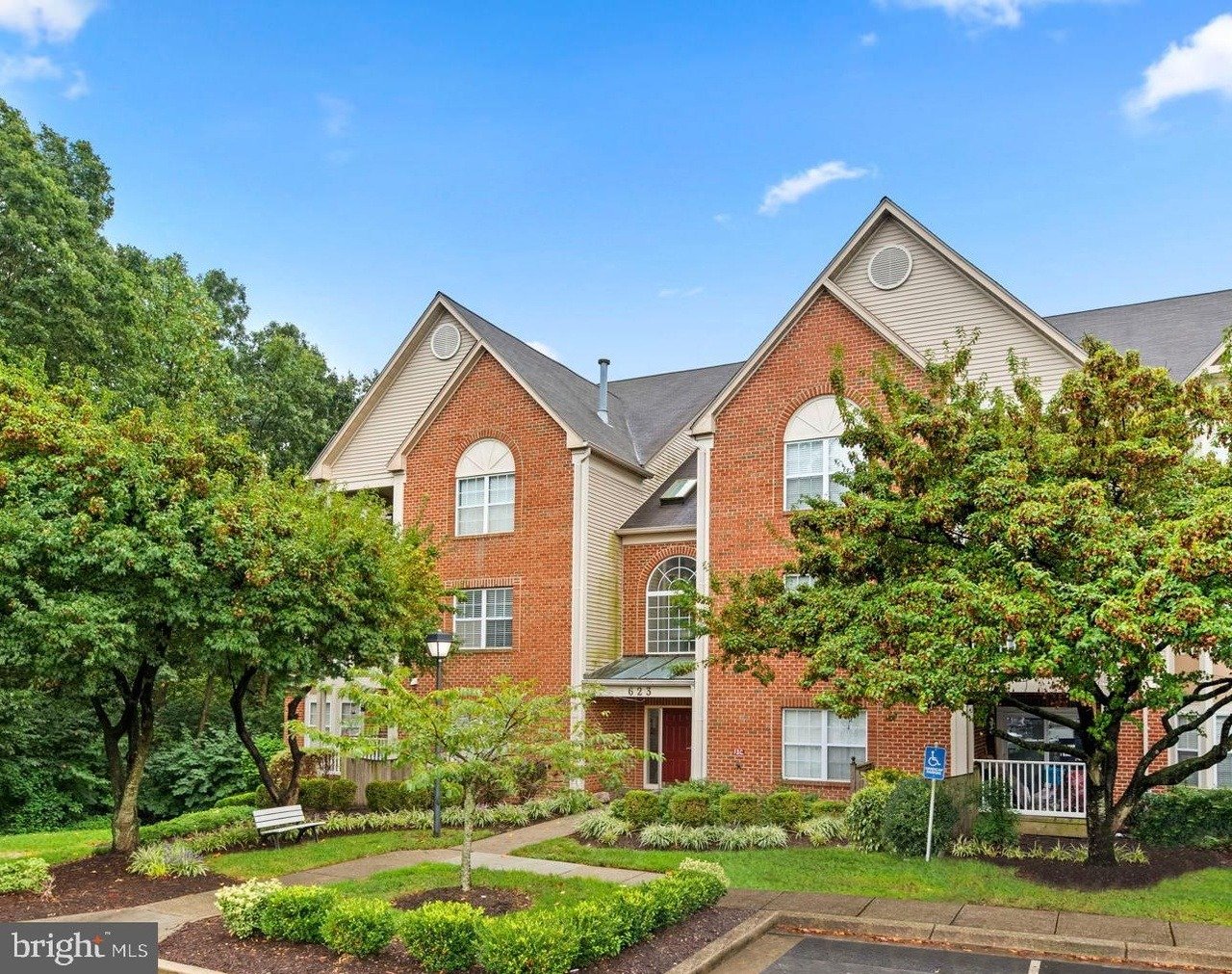 623 Admiral Dr #202