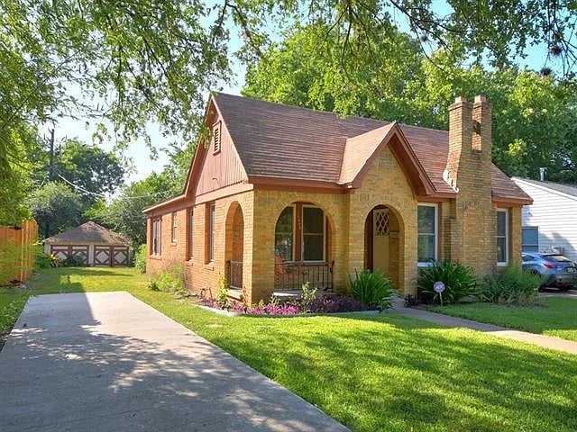 2216 Lindell Ave