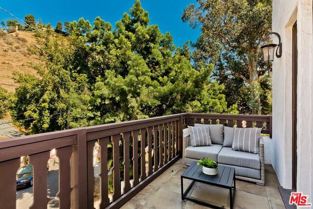 5860 Carolus Dr