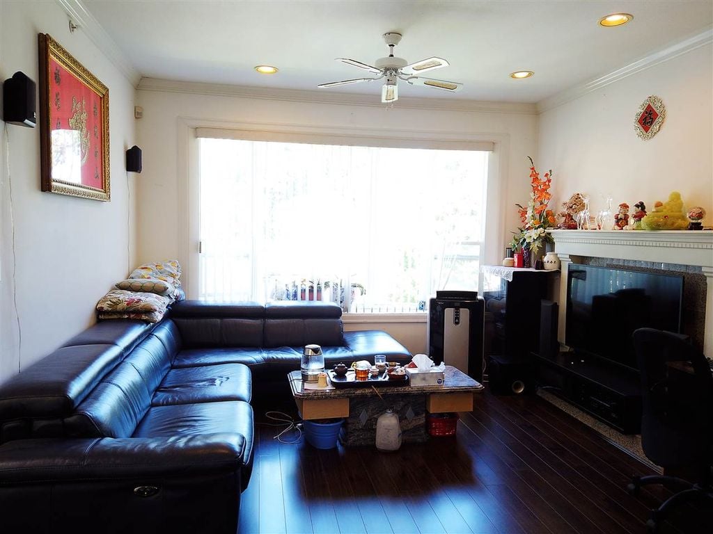 2468 St. Lawrence St