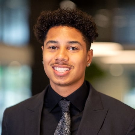 Thomas Kelly Bayside, WI Real Estate Agent Headshot