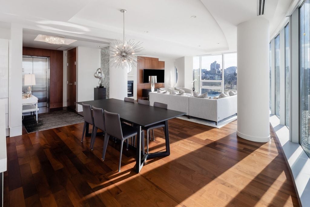1560 Homer Mews, #1101