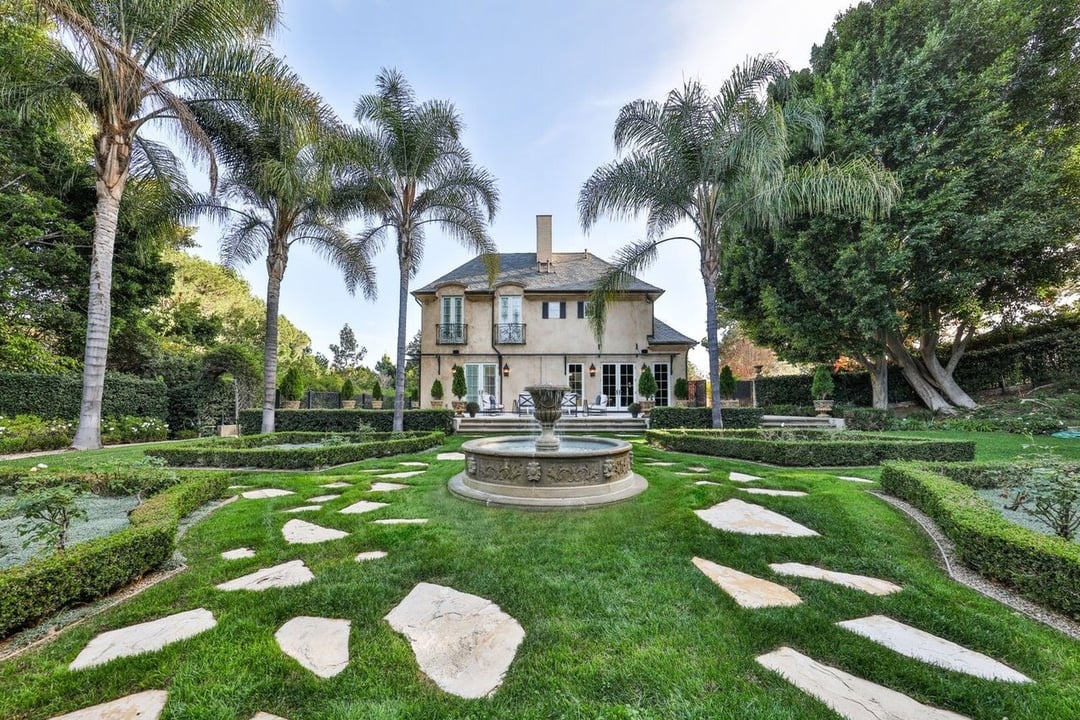 Infinity Manor