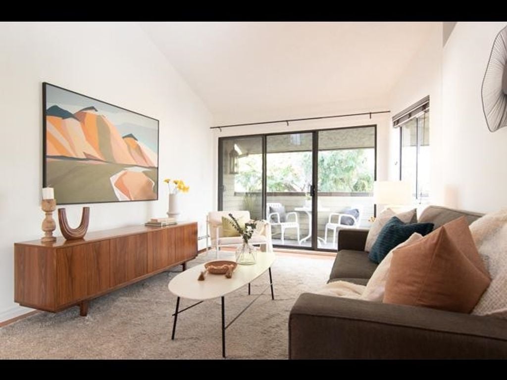 853 E 7th Ave, #303