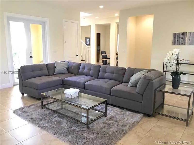227 W Bay Cedar Cir