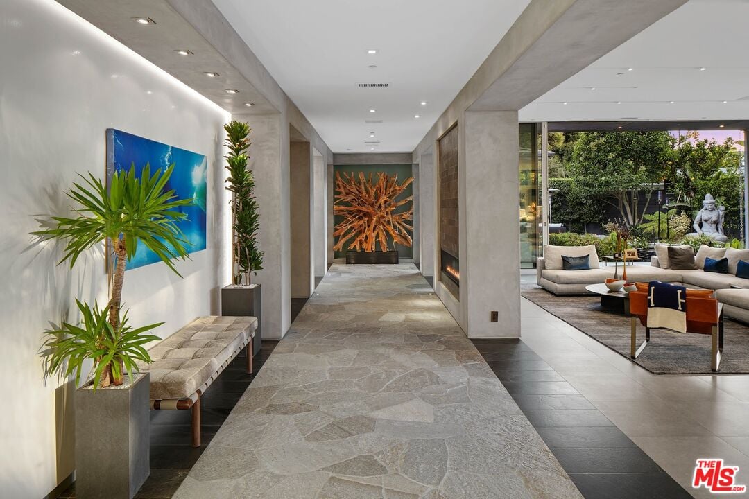 Nova Heights, Loma Vista Dr, 90210