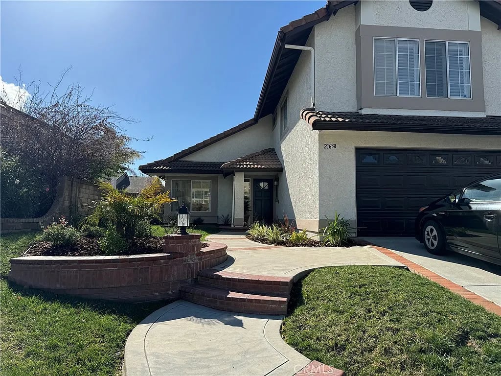 21638 Agajanian Ln