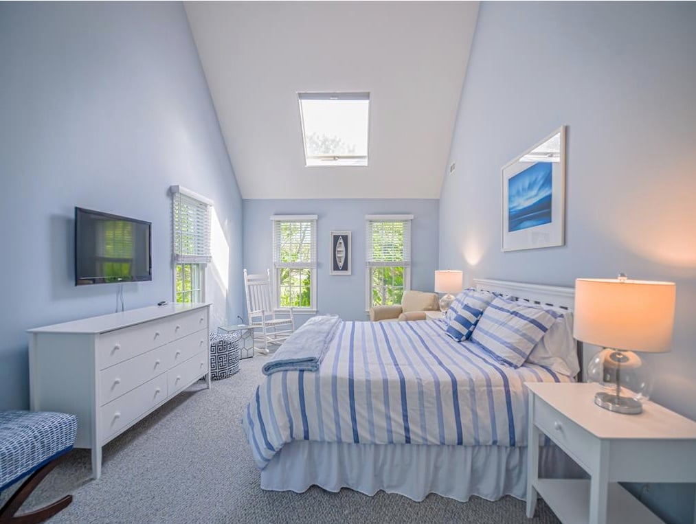 32 Schoolhouse Rd