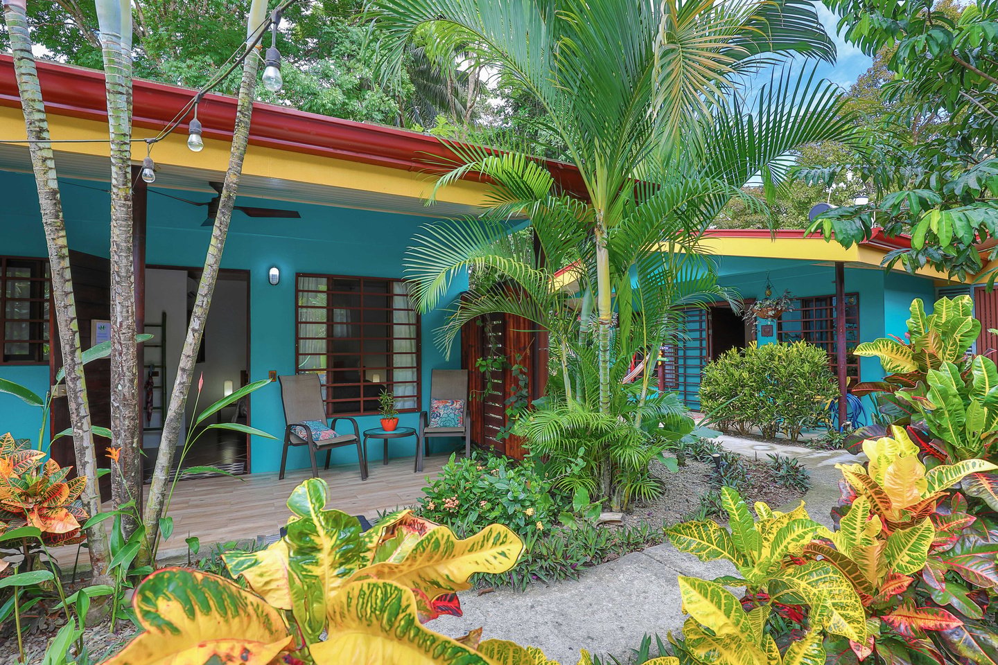 SUCCESSFUL BOUTIQUE HOTEL WITH OWNER’S HOME BY THE BEACH IN UVITA