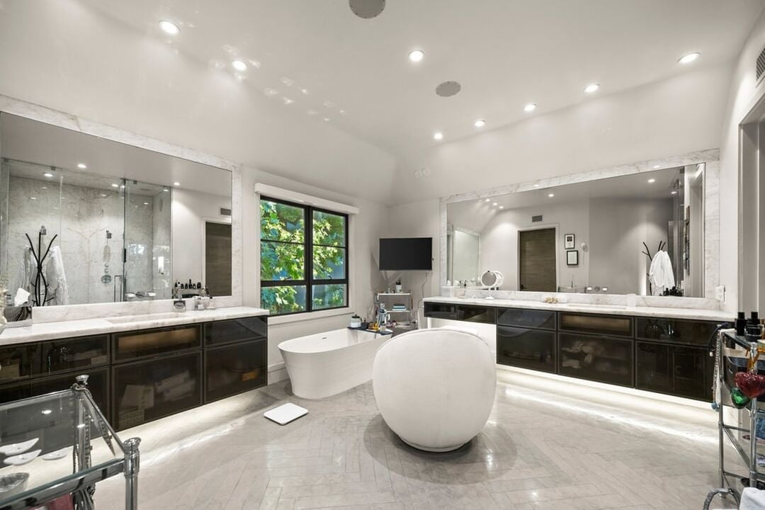 Stone Ridge Ln, 90077