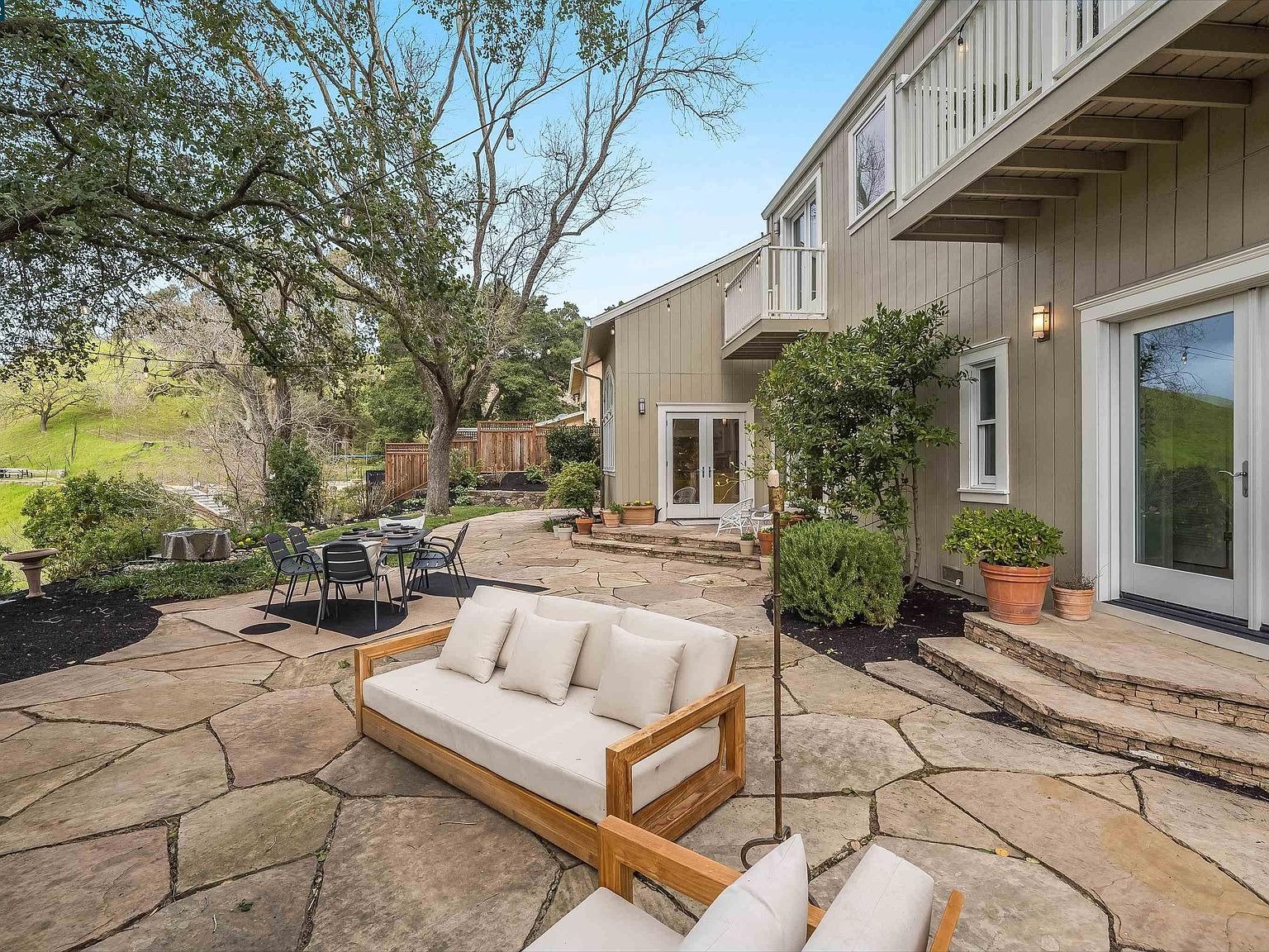 37 Bacon Ct