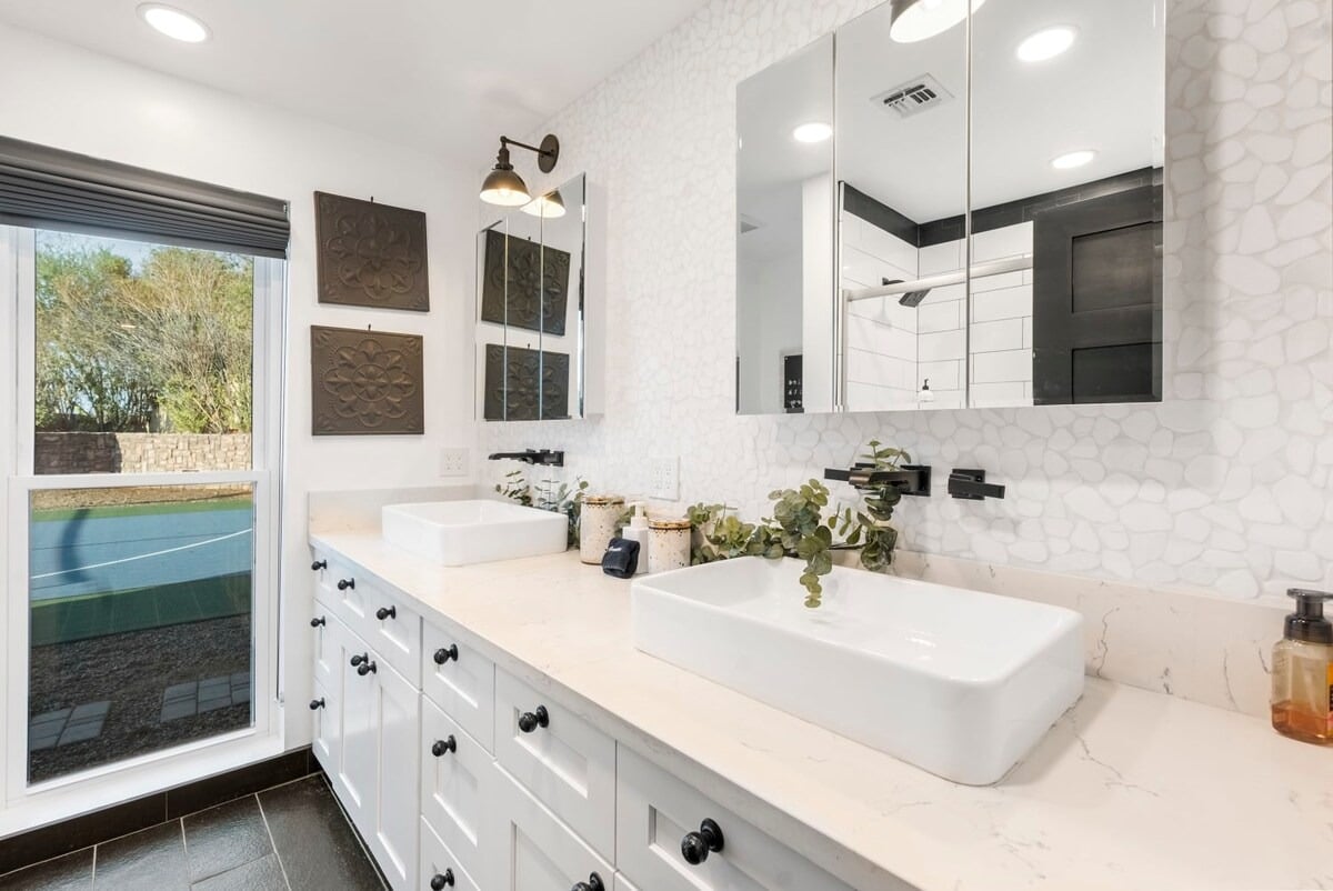 Phoenix Luxury! Pickleball | Free Heated Pool | Hot Tub