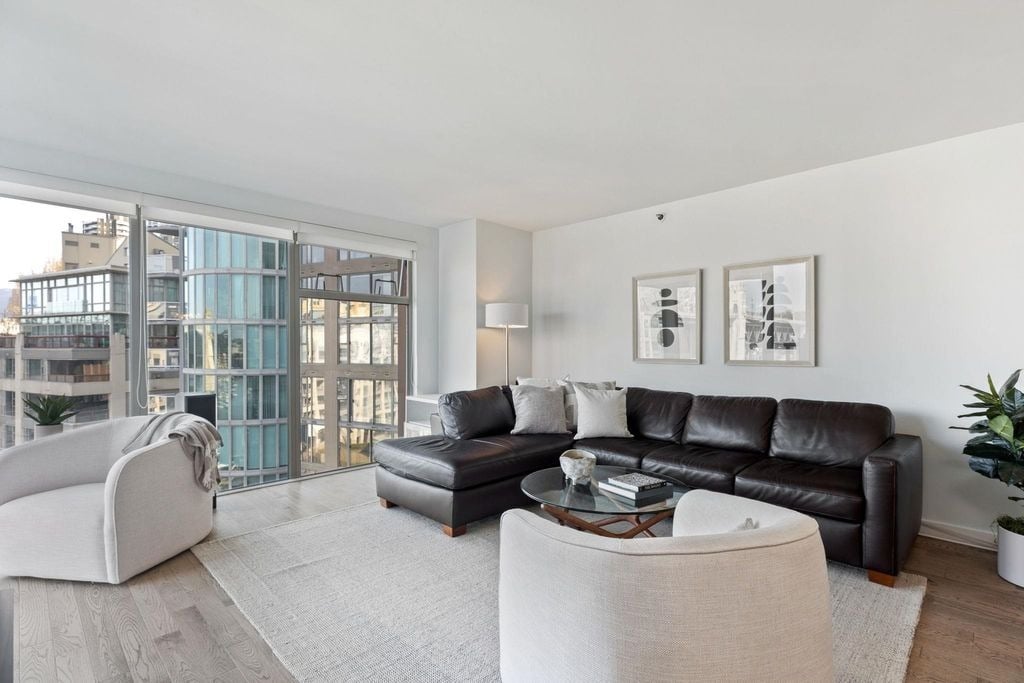 990 Beach Ave, #706