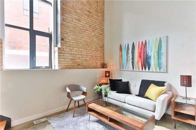 363 Sorauren Ave #104