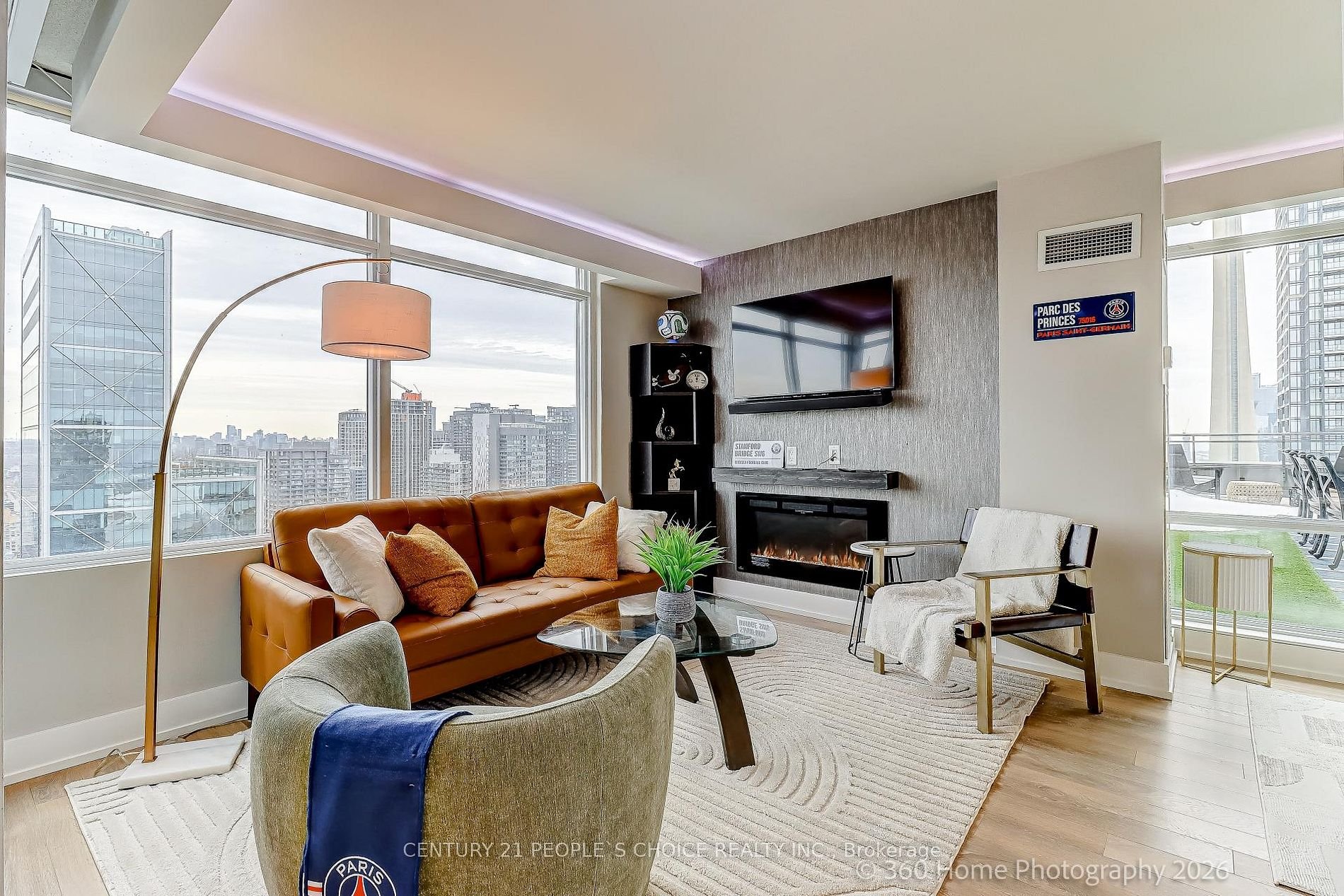 WATERFRONT LUXURY 