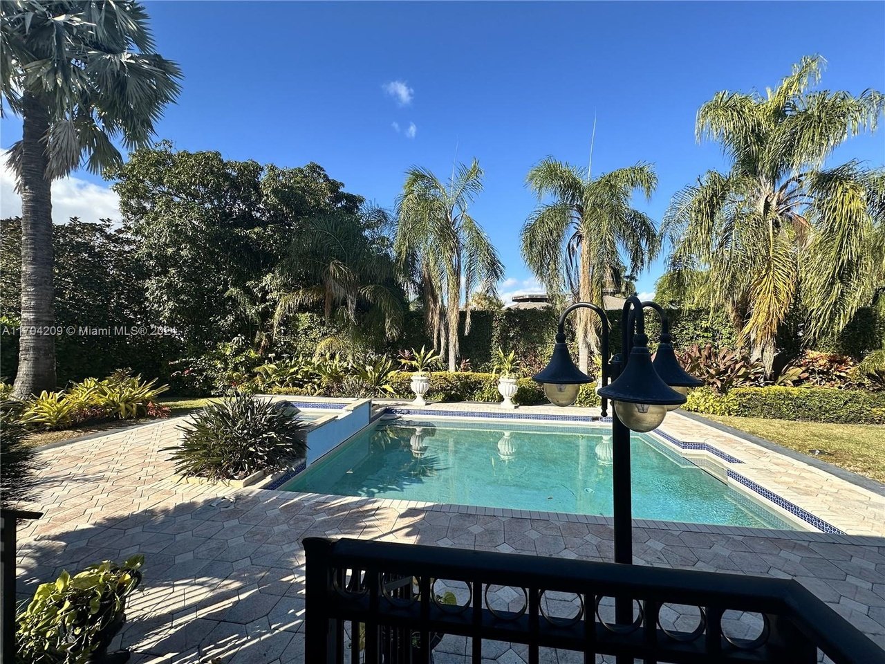 8221 SW 185th Ter
