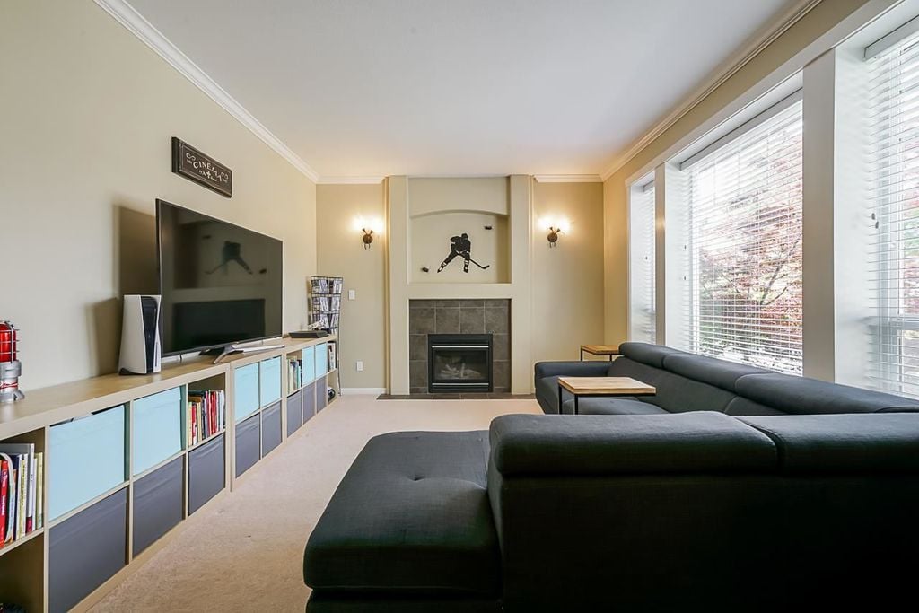 18938 70 Ave