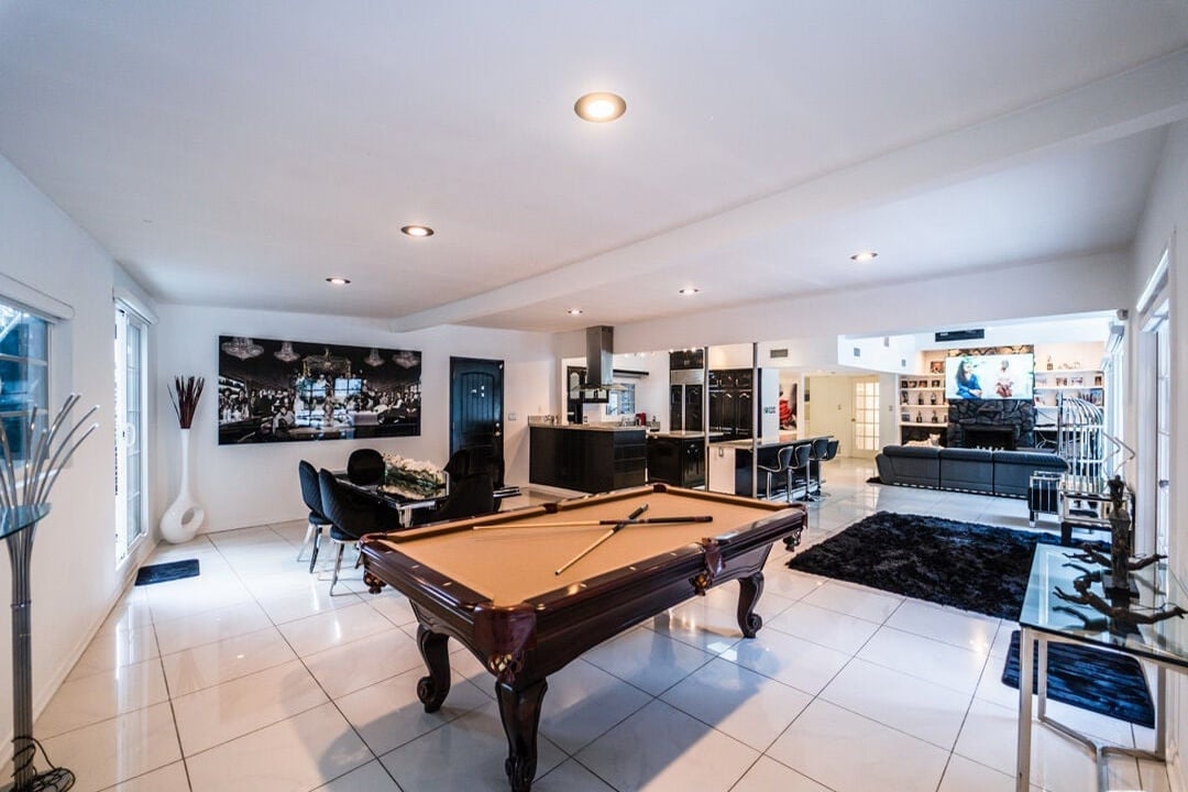 Evercrest Pavilion, Mulholland Dr, 90046