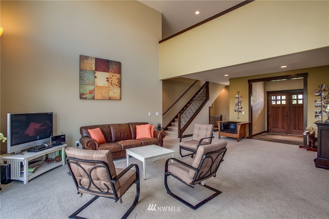 125 W Emerson Dr