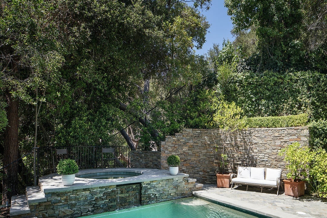 Mandeville Canyon Rd, 90049